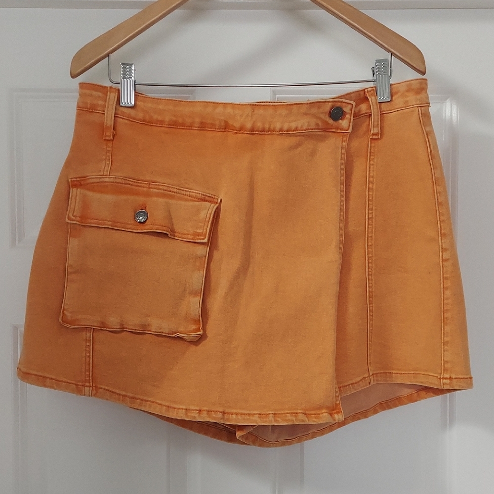 Spot Anniewear NWT, Orange Women's Skort, Size XL.
